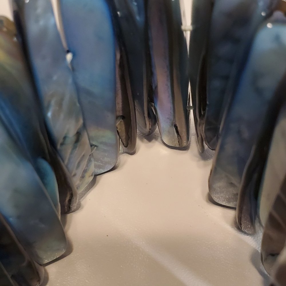 Blue Shell Bracelet - Handcrafted - Stretch - Picture 3 of 3